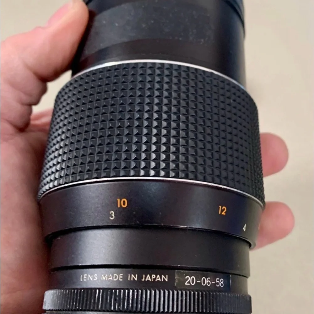 Focal MC Auto Zoom 80–200mm f/4.0 Telephoto Lens Minolta MD Mount Japan Vintage